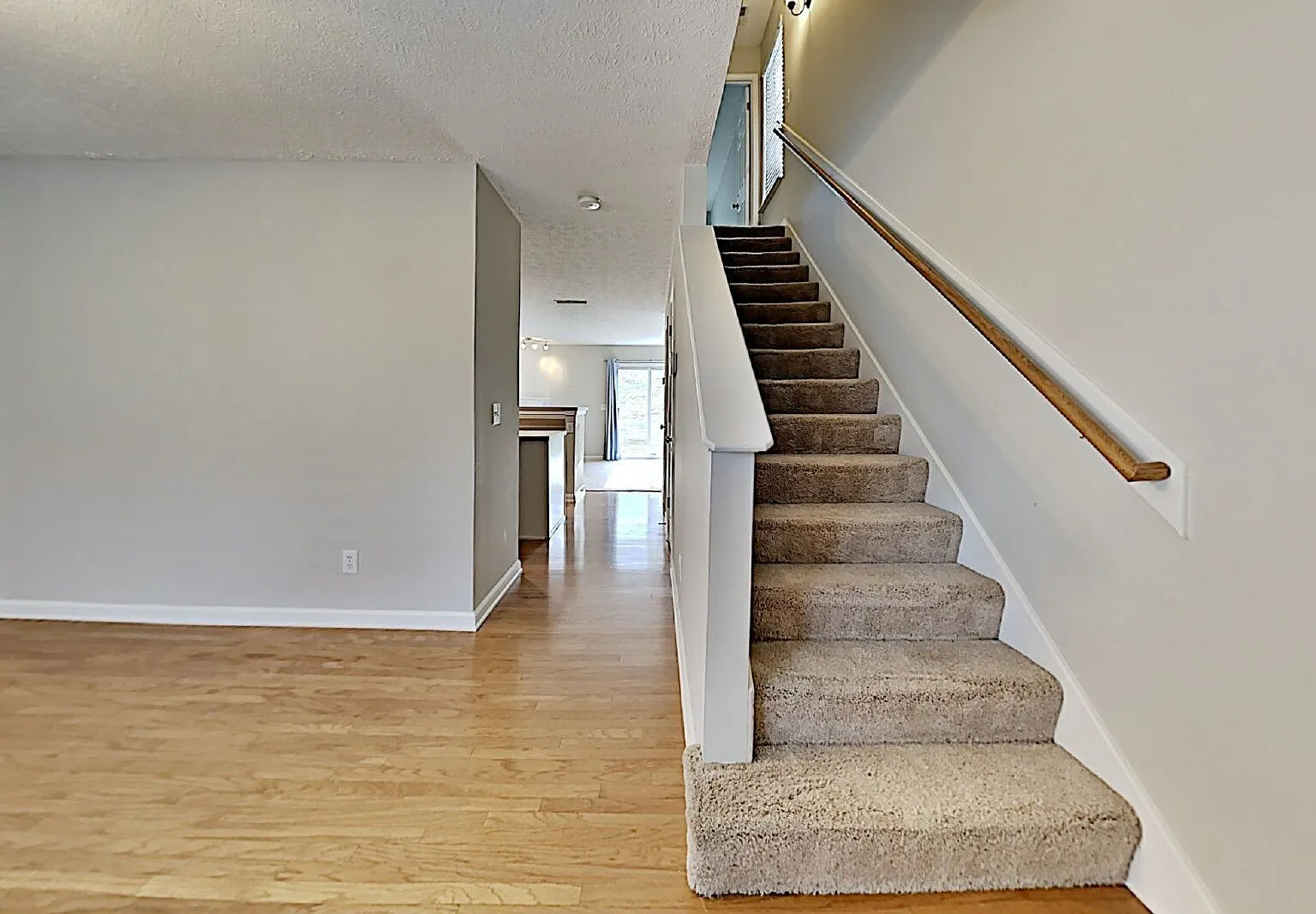 2 bed, 2.5 bath, 1250 sqft, $1,825 — Photo 4