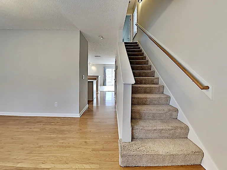 213 Shadow Glen Dr — Photo 4