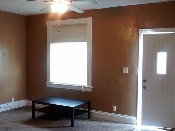 LIVINGROOM w/neutral decor