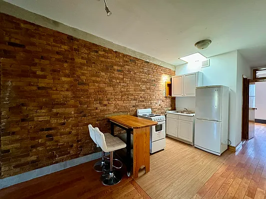 Rented by Mauro Bros Real Estate Services LLC | media 18