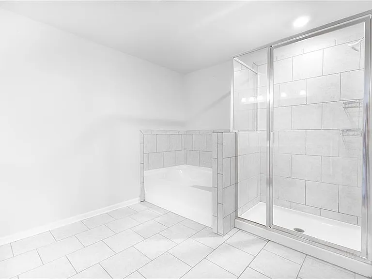 7095 Gladstone Cir — Photo 15