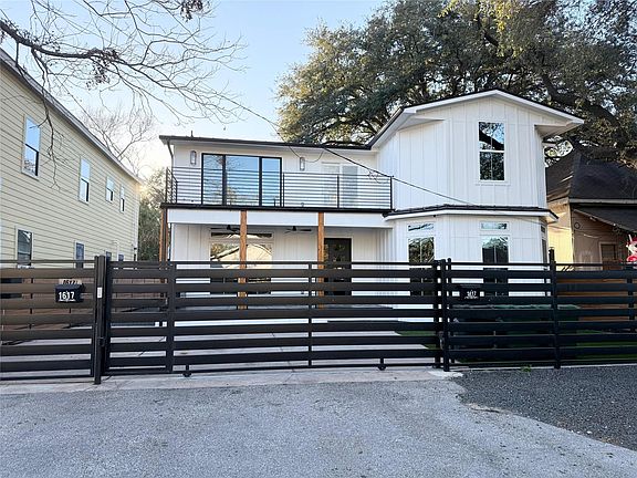 2nd image of 1617 Common St