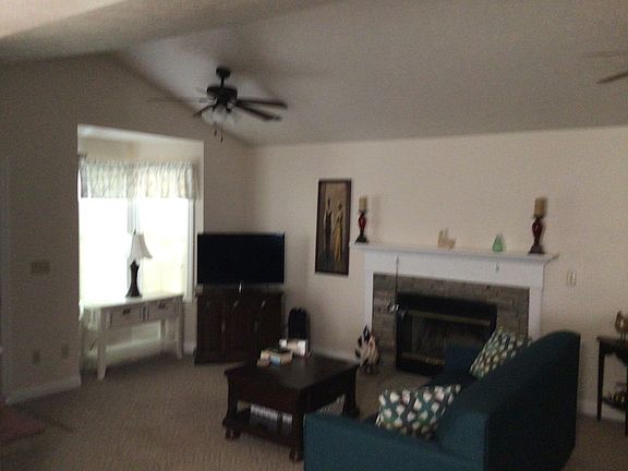 5th image of 920 Charleston Ct