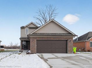 33708 Aurora Dr, Clinton Township, MI