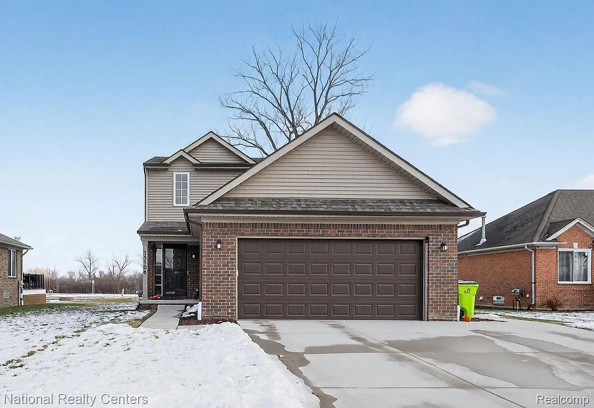 33708 Aurora Dr photo 1