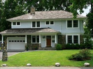 55 Kenilworth Dr, Stamford, CT 06902