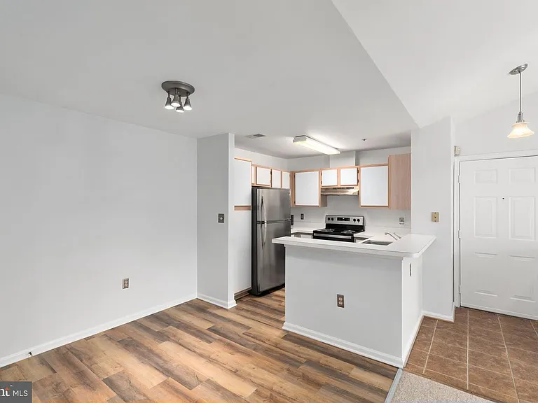 4406 Silverbrook Ln #302 — Photo 19