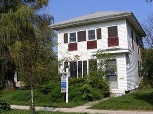 1202 River St, Three Rivers, MI 49093