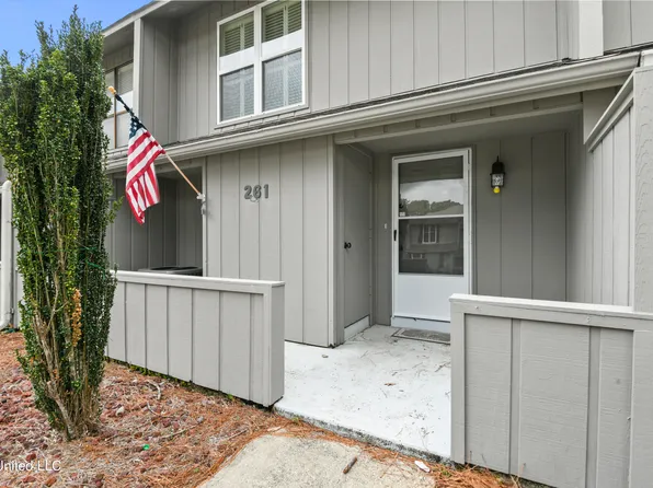 261 Highpoint Dr, Diamondhead, MS 39525