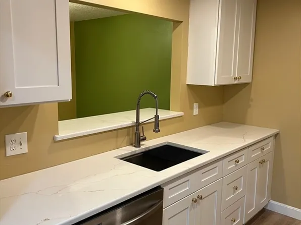 1 Marc Dr APT 1A11, Plymouth, MA 02360