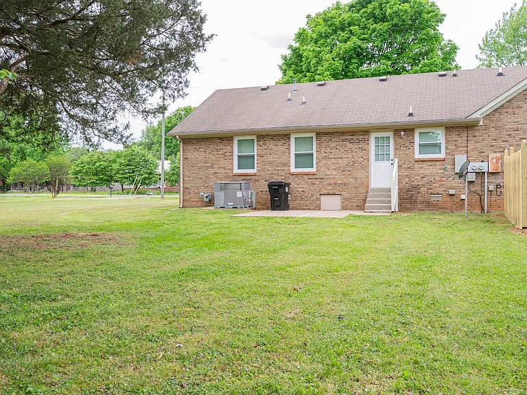 2594 Exeter Dr — Photo 25