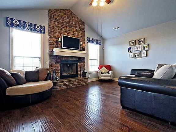 5th image of 1006 Tarah Knolls Cir