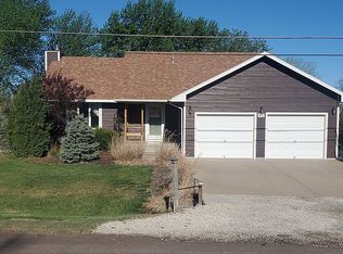 90 Lakeshore Dr, Marion, KS 66861