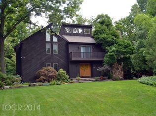 15 Ginkgo Ct, Upper Saddle River, NJ 07458