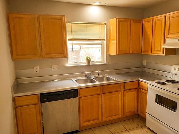 5th image of 1716 Belle Vue Way #5