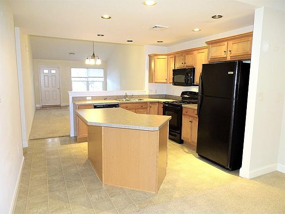 5th image of 16 Farm Ln