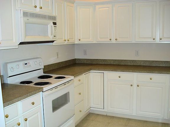 4th image of 180 Brewster Dr