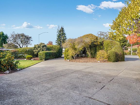 3rd image of 2160 Alameda De Las Pulgas