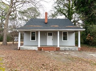 12 Peters Ln, Newport News, VA 23606