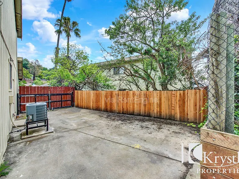 1398 Hale St — Photo 2