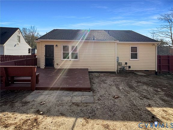 5th image of 2924 Sand Hills Dr