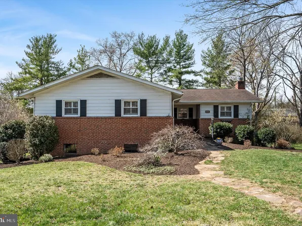 407 Academy St, Berryville, VA 22611