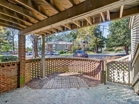 3rd image of 1612 Sharon Rd W APT 67