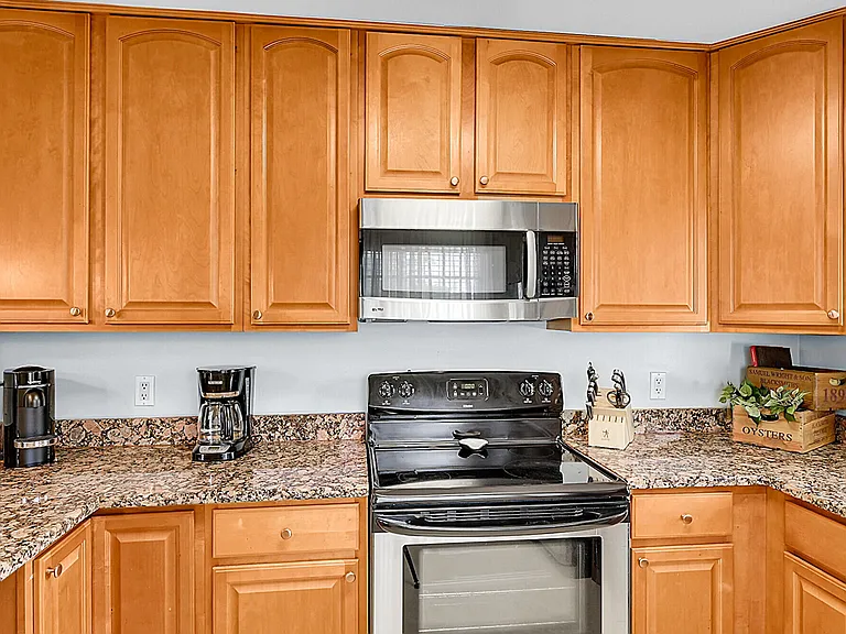 410 SW 15th St #206 — Photo 10