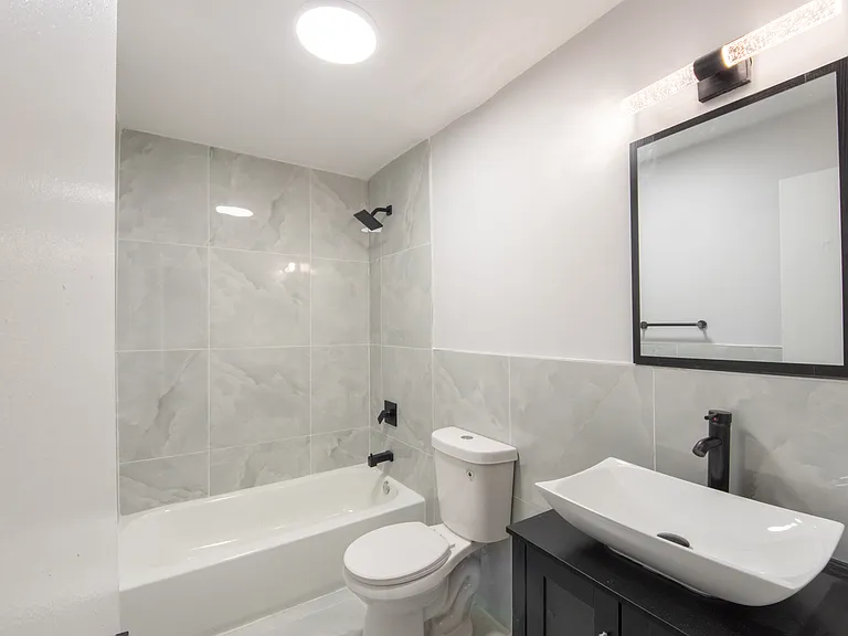 River Edge Apartments — Photo 41