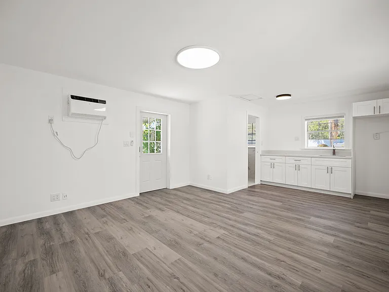 1516 Jefferson St — Photo 17