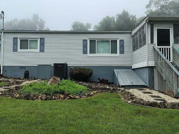 1233 Summit Point Dr, Front Royal, VA 22630