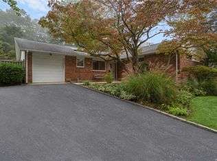 39 Cross Bow Ln, Commack, NY 11725