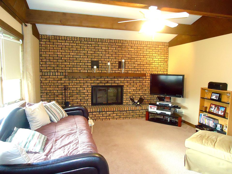 Family room 2