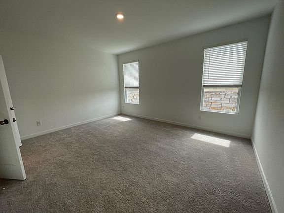 4th image of 417 Sormonne Loop