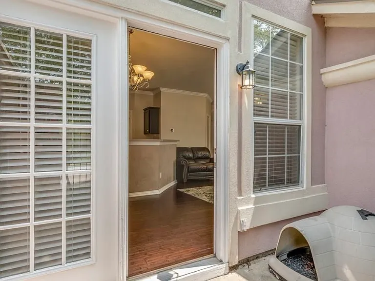 615 Regency Dr — Photo 6
