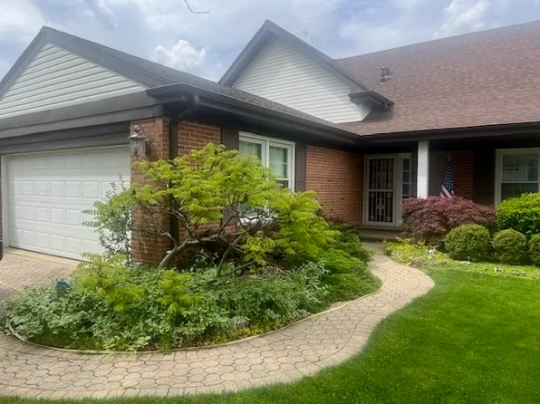 8708 W Madison Dr, Niles, IL 60714