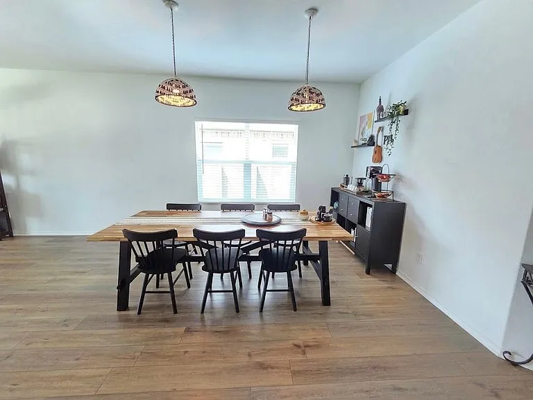 208 Wolf Springs Rd — Photo 7