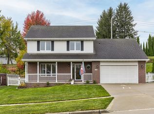 105 Phillip Pl, Indianola, IA 50125