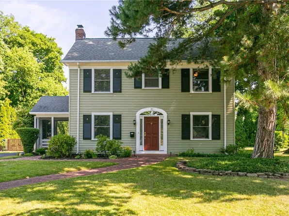 76 Rogers Pkwy, Rochester, NY 14617
