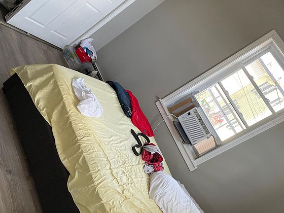 4th image of 328 Pocasset Ave #3