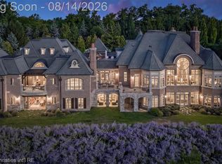 2756 Turtle Bluff Dr, Bloomfield Hills, MI 48302