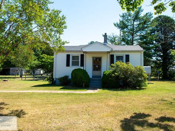 1060 Music St, Gretna, VA 24557