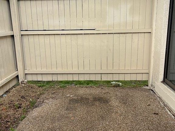 2nd image of 1486 Connors Ln
