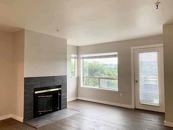 3rd image of 2572 Gilman Dr W APT 416