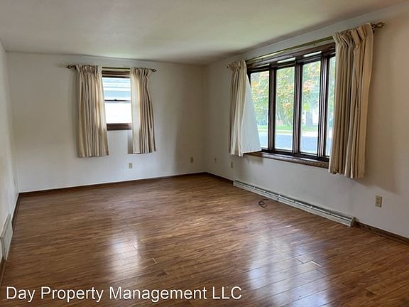 3rd image of 1225 Primrose Ln