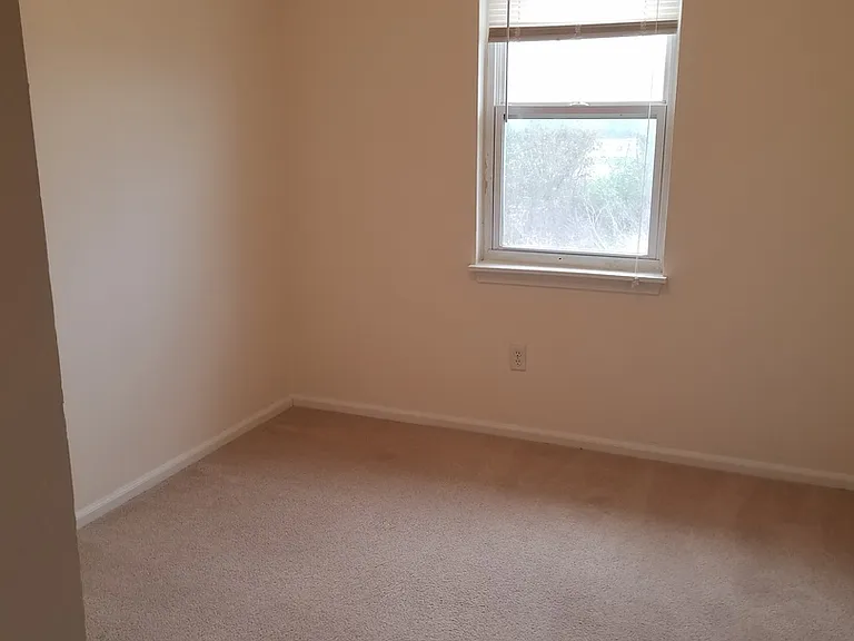 746 Demaret Dr — Photo 5