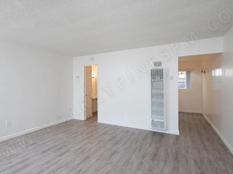 1128 Felspar Street — Photo 2