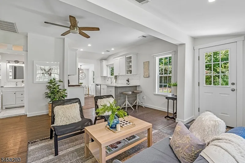 2 bed, 1.0 bath, $3,035 — Photo 4