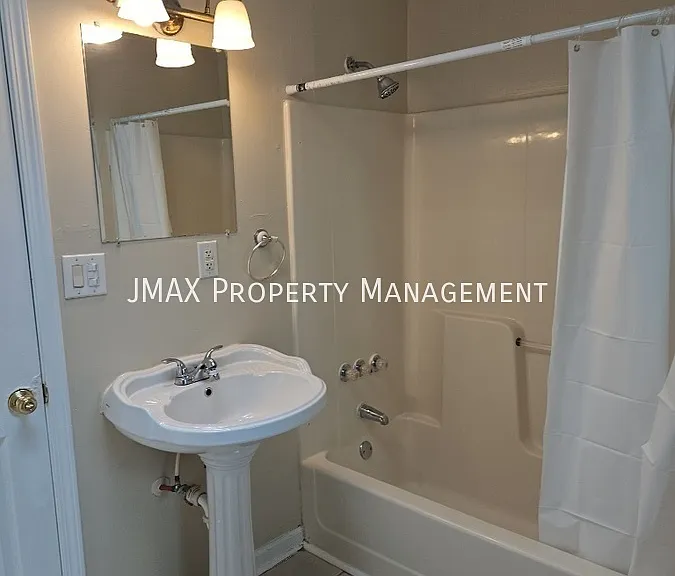 1147 Tayloe Ave SE — Photo 6