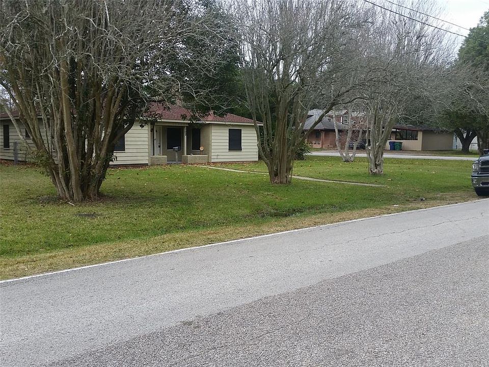 1st image of 102 S 5th St